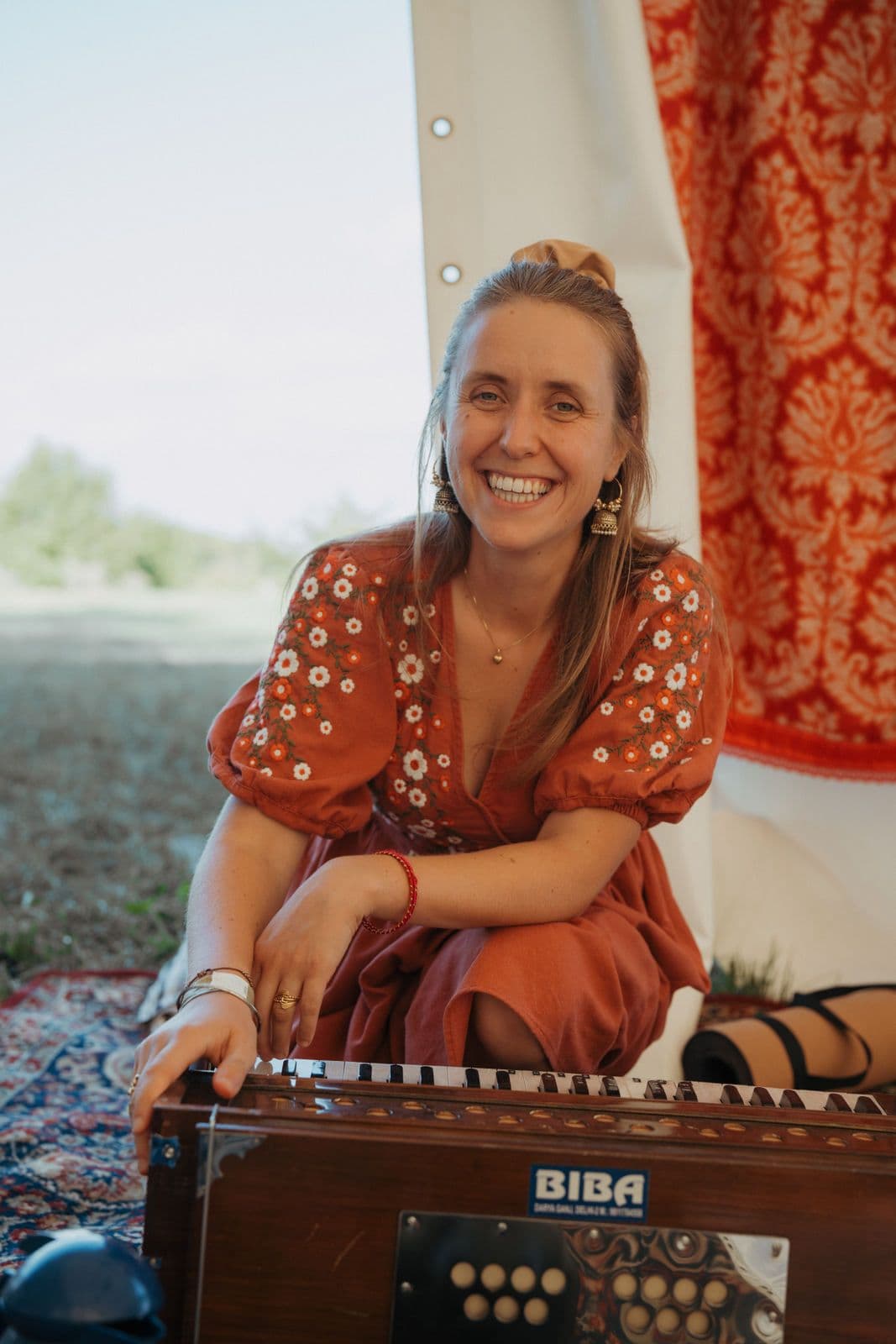 Porträt von Sophie Huscher, Yogalehrerin bei Yogicescape Berlin